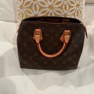 Authentic Louis Vuitton Brown Monogram Speedy 25 Satchel